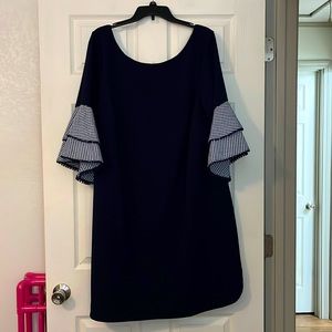 NWOT WOMEN’S PLUS SIZE BELL SLEEVE DRESS : SIZE 22W